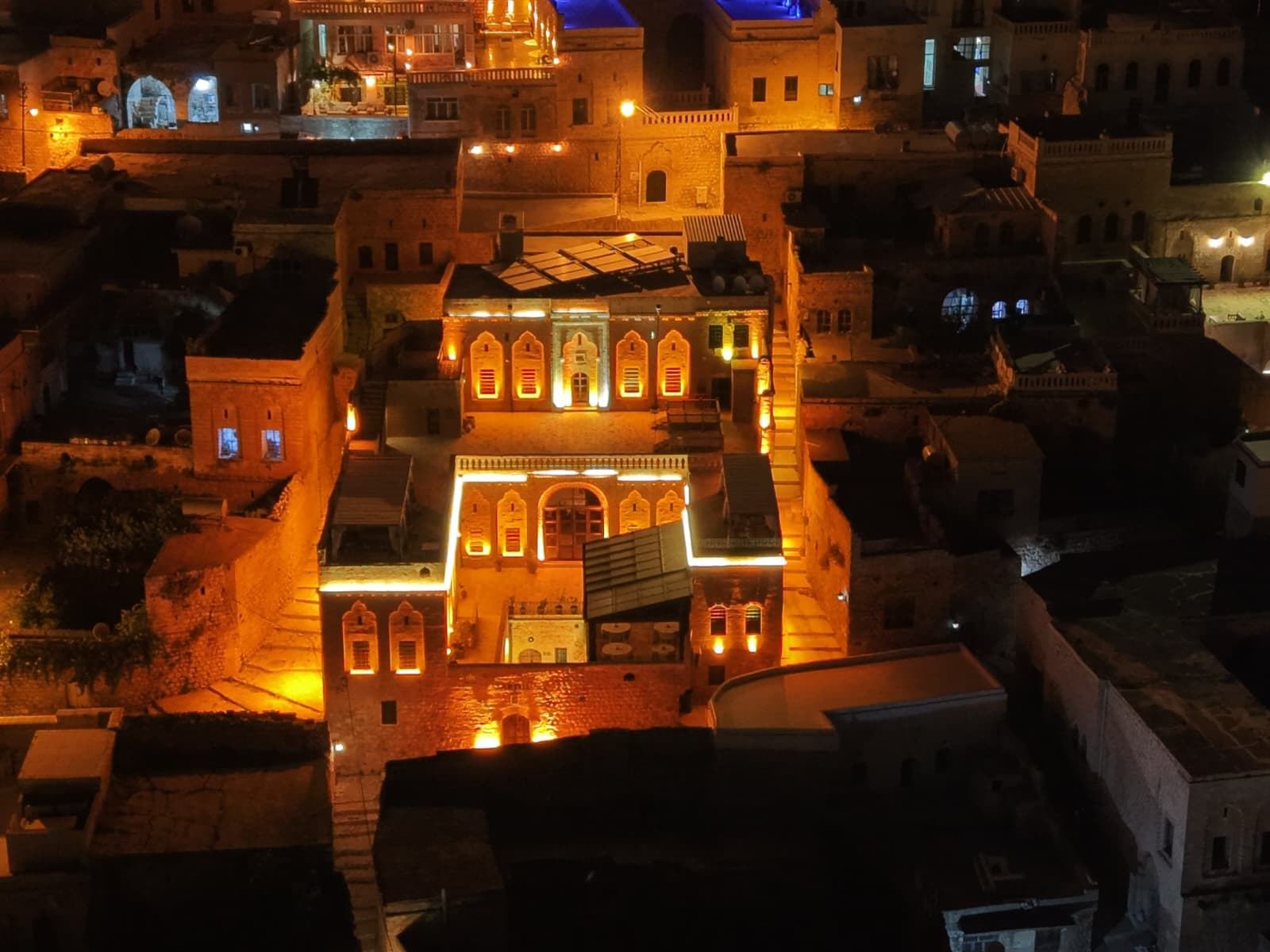 Sıla Konağı gece manzarası